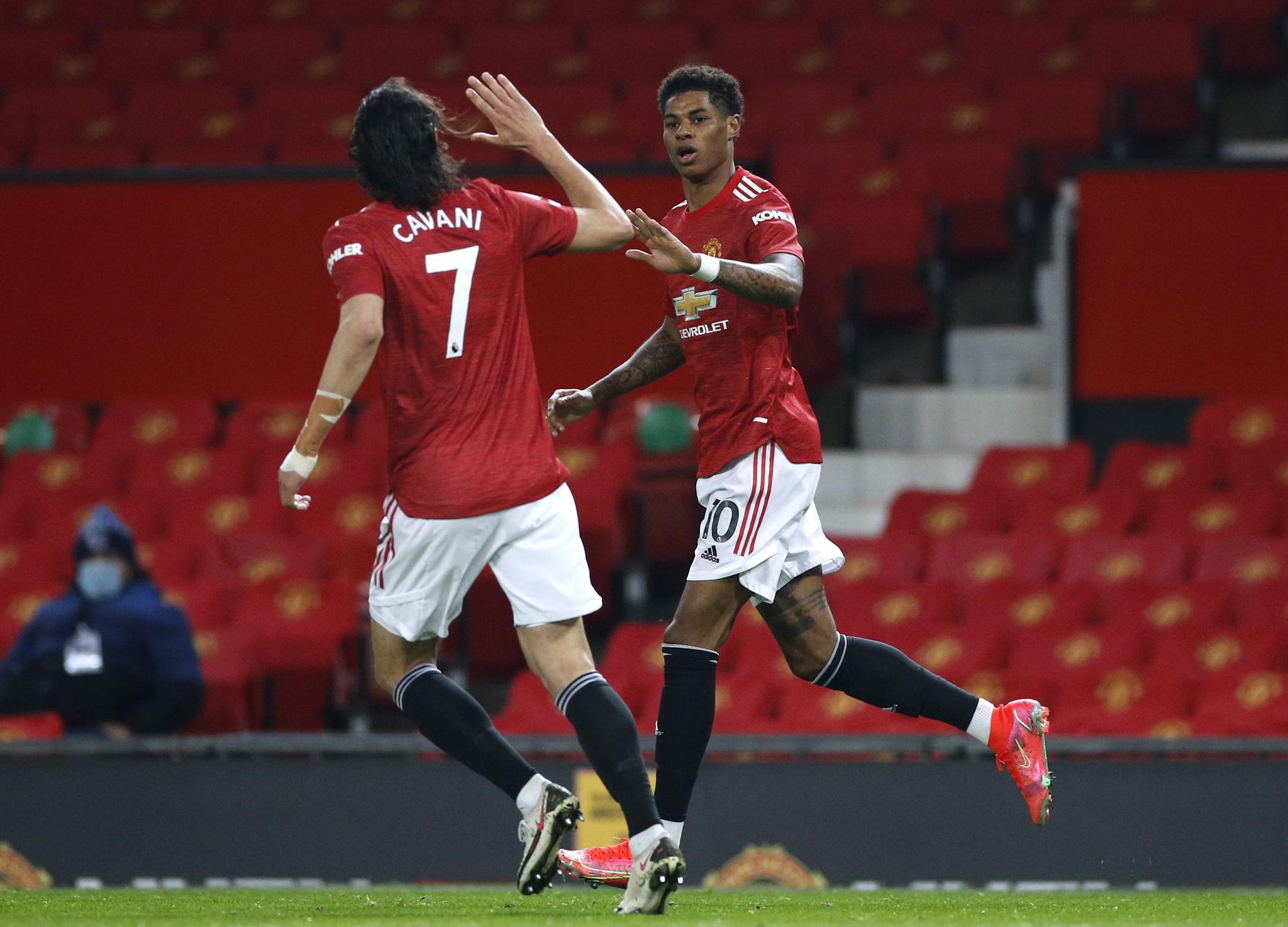 不给老队友面子！徐杰单打直接顶飞黄荣奇轻松上空篮（对前队友不留情：徐杰单挑黄荣奇，强硬顶开后轻松上空篮）